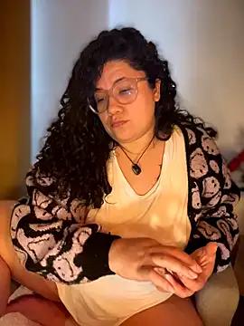 Snapshot of VanesssaMilf_ chatting on February 7, 1:37 pm VanesssaMilf online show from February 7, 1:37 pm