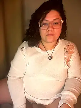 Snapshot of VanesssaMilf_ chatting on February 12, 3:45 am VanesssaMilf online show from February 12, 3:45 am