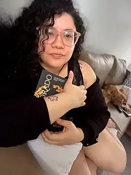 Snapshot of VanesssaMilf_ chatting on February 17, 12:34 pm VanesssaMilf online show from February 17, 12:34 pm