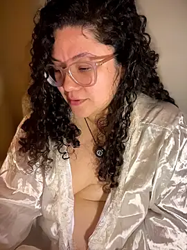 Snapshot of VanesssaMilf_ chatting on February 20, 6:26 am VanesssaMilf online show from February 20, 6:26 am