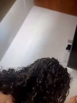 Snapshot of VanesssaMilf_ chatting on February 27, 4:40 pm VanesssaMilf online show from February 27, 4:40 pm