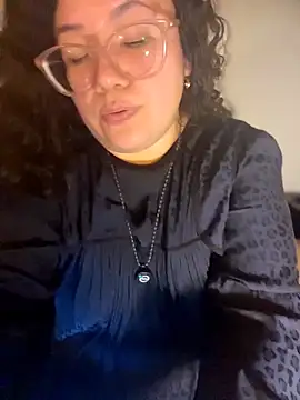 Snapshot of VanesssaMilf_ chatting on March 3, 1:12 am VanesssaMilf online show from March 3, 1:12 am