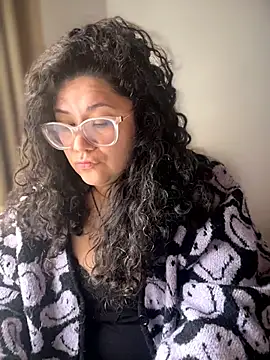 Snapshot of VanesssaMilf_ chatting on March 6, 5:42 pm VanesssaMilf online show from March 6, 5:42 pm