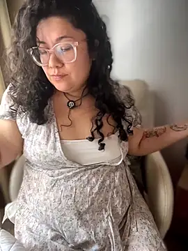 Snapshot of VanesssaMilf_ chatting on March 13, 9:43 pm VanesssaMilf online show from March 13, 9:43 pm