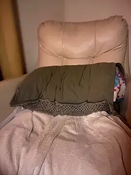 Snapshot of VanesssaMilf_ chatting on March 19, 4:27 am VanesssaMilf online show from March 19, 4:27 am