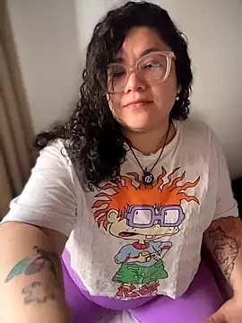 Snapshot of VanesssaMilf_ chatting on March 20, 12:43 pm VanesssaMilf online show from March 20, 12:43 pm