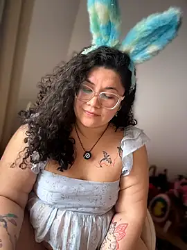 Snapshot of VanesssaMilf_ chatting on April 1, 8:39 pm VanesssaMilf online show from April 1, 8:39 pm