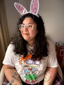 Snapshot of VanesssaMilf_ chatting on April 5, 12:35 pm VanesssaMilf online show from April 5, 12:35 pm