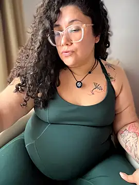 Snapshot of VanesssaMilf_ chatting on April 10, 4:01 pm VanesssaMilf online show from April 10, 4:01 pm