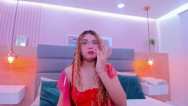 Snapshot of abril_dolly chatting on December 16, 12:10 pm abril dolly online show from December 16, 12:10 pm