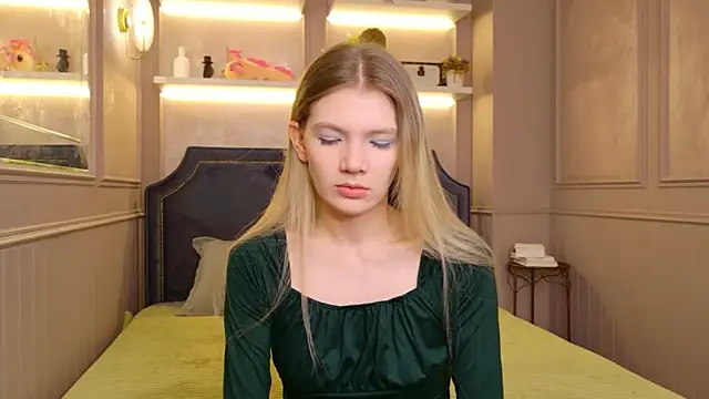 Snapshot of Vivien_Hans chatting on February 12, 8:37 pm Vivien Hans online show from February 12, 8:37 pm