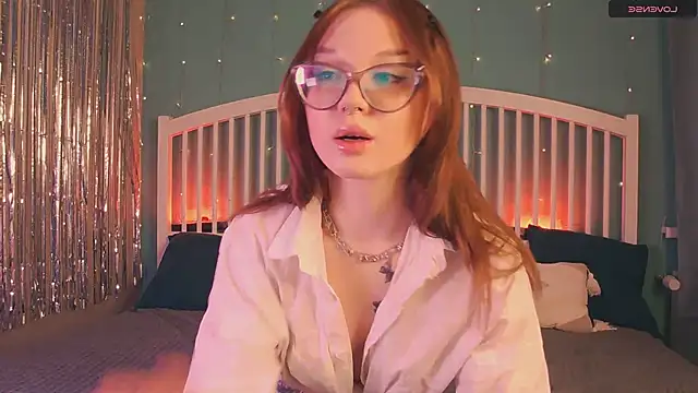 AprilFarrowy online show from April 10, 8:46 pm