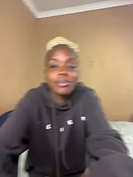 Snapshot of xSATIVAx chatting on March 4, 6:47 pm xSATIVAx online show from March 4, 6:47 pm