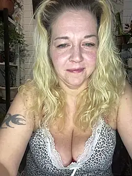 JenniferCarmen online show from March 27, 1:33 am