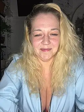 JenniferCarmen online show from March 31, 2:06 pm