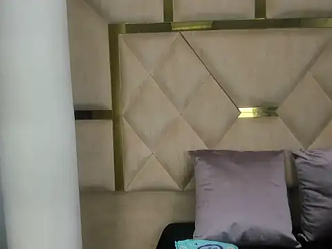 IssysLeBlanc online show from January 13, 3:01 am