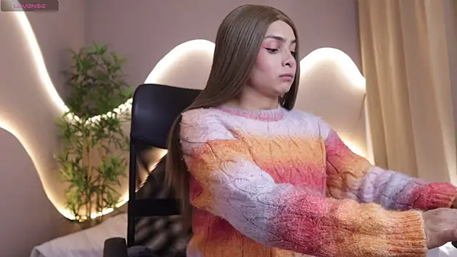 Snapshot of simone_sky chatting on January 5, 9:18 pm simone sky online show from January 5, 9:18 pm