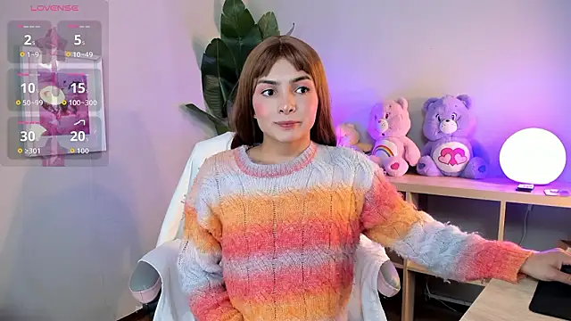 Snapshot of simone_sky chatting on January 15, 8:23 pm simone sky online show from January 15, 8:23 pm