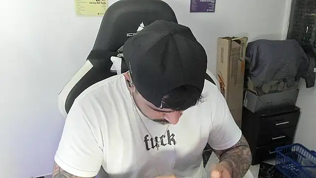 Snapshot of Kmilo_23 chatting on January 12, 2:50 am Kmilo 23 online show from January 12, 2:50 am