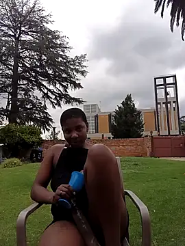 Snapshot of SexyMbali_01 chatting on February 23, 11:07 am SexyMbali 01 online show from February 23, 11:07 am