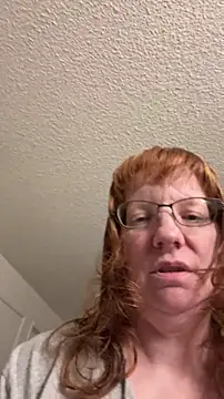 Snapshot of Lenaravenswood chatting on December 20, 6:42 am Lenaravenswood online show from December 20, 6:42 am