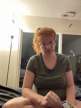 Snapshot of Lenaravenswood chatting on February 12, 6:19 am Lenaravenswood online show from February 12, 6:19 am