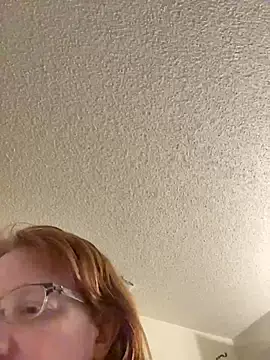 Snapshot of Lenaravenswood chatting on March 3, 6:41 am Lenaravenswood online show from March 3, 6:41 am