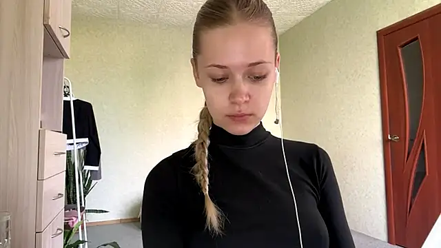 ZaidaSchwarten online show from May 20, 5:13 am