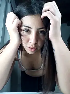 Snapshot of emmacurvyhot chatting on December 15, 4:22 pm emmacurvyhot online show from December 15, 4:22 pm