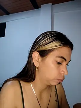 Evangeline Bonnet online show from April 9, 9:15 am