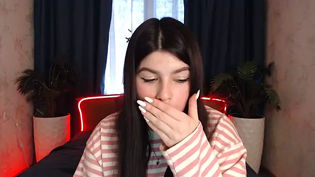 KisaModel online show from February 5, 8:19 am