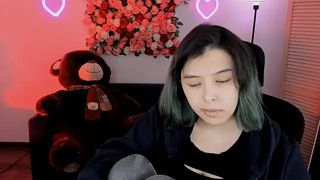 Snapshot of SirenMystiq chatting on April 19, 7:27 pm SirenMystiq online show from April 19, 7:27 pm