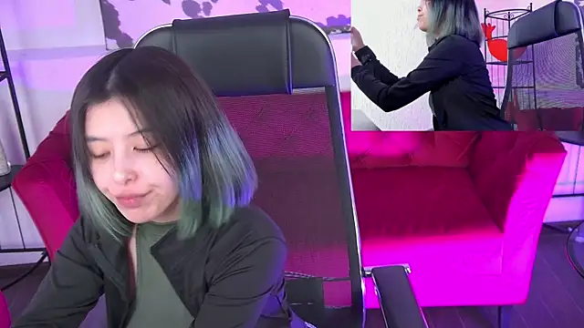 Snapshot of SirenMystiq chatting on May 13, 7:22 pm SirenMystiq online show from May 13, 7:22 pm