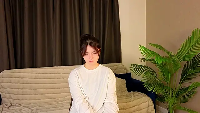 NyraVesperis online show from March 24, 3:06 pm