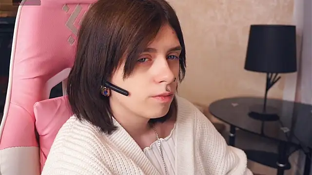 Snapshot of IleanaPishko chatting on December 18, 7:03 am IleanaPishko online show from December 18, 7:03 am