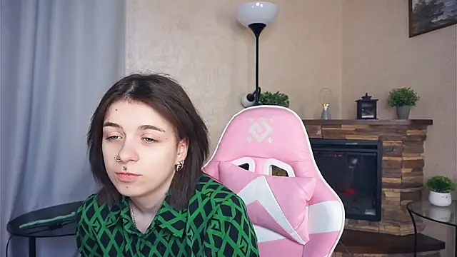 Snapshot of IleanaPishko chatting on December 23, 8:12 am IleanaPishko online show from December 23, 8:12 am