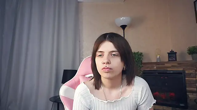 Snapshot of IleanaPishko chatting on January 7, 8:06 am IleanaPishko online show from January 7, 8:06 am