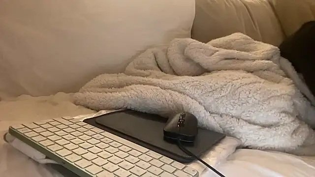 ijustturned18today online show from January 16, 8:57 pm