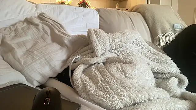 ijustturned18today online show from January 17, 9:14 am