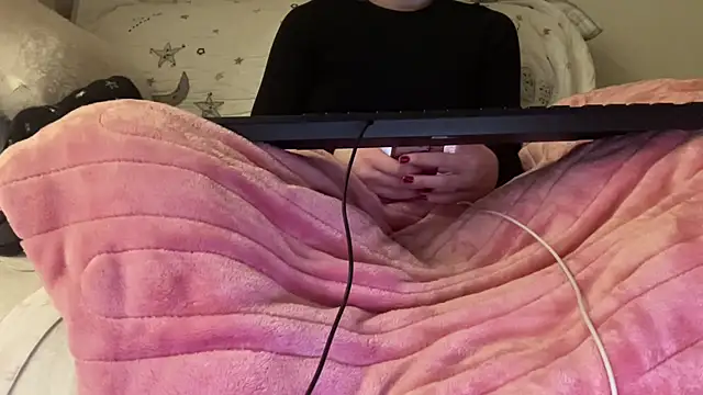 ijustturned18today online show from February 7, 7:50 pm