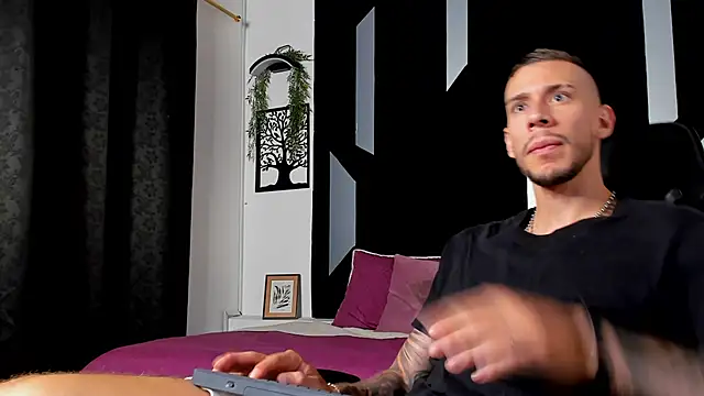 J king   online show from May 9, 1:38 pm