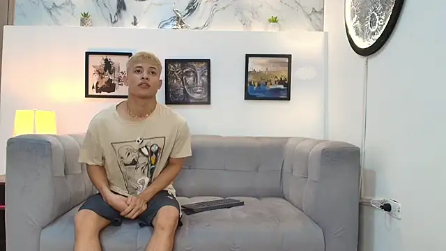 YOUNG GUYS1 online show from December 22, 1:02 am