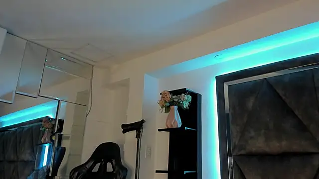 Maya Storm  online show from June 6, 12:54 pm