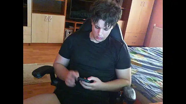 GymGuy0505 online show from February 23, 1:30 pm