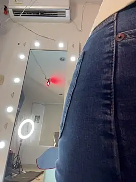 Snapshot of Valeria-escobar chatting on May 6, 1:38 pm Valeria-escobar online show from May 6, 1:38 pm