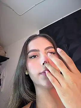 Snapshot of Valeria-escobar chatting on May 13, 11:29 am Valeria-escobar online show from May 13, 11:29 am