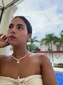 Snapshot of Valeria-escobar chatting on May 21, 11:39 am Valeria-escobar online show from May 21, 11:39 am