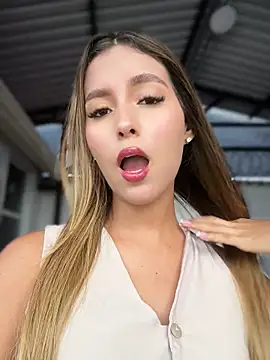 Snapshot of Valeria-escobar chatting on July 21, 11:34 am Valeria-escobar online show from July 21, 11:34 am