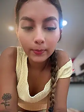 Snapshot of Valeria-escobar chatting on July 28, 2:13 pm Valeria-escobar online show from July 28, 2:13 pm