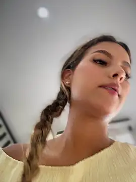 Snapshot of Valeria-escobar chatting on July 28, 4:39 pm Valeria-escobar online show from July 28, 4:39 pm